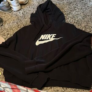 women nike crop hoodie
worn once